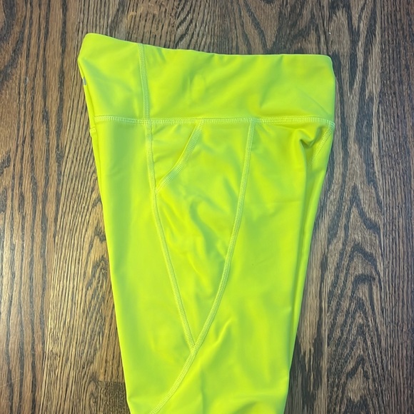 🍋LIKE NEW OLD NAVY ACTIVEWEAR LEGGINGS🍋 - Picture 3 of 3